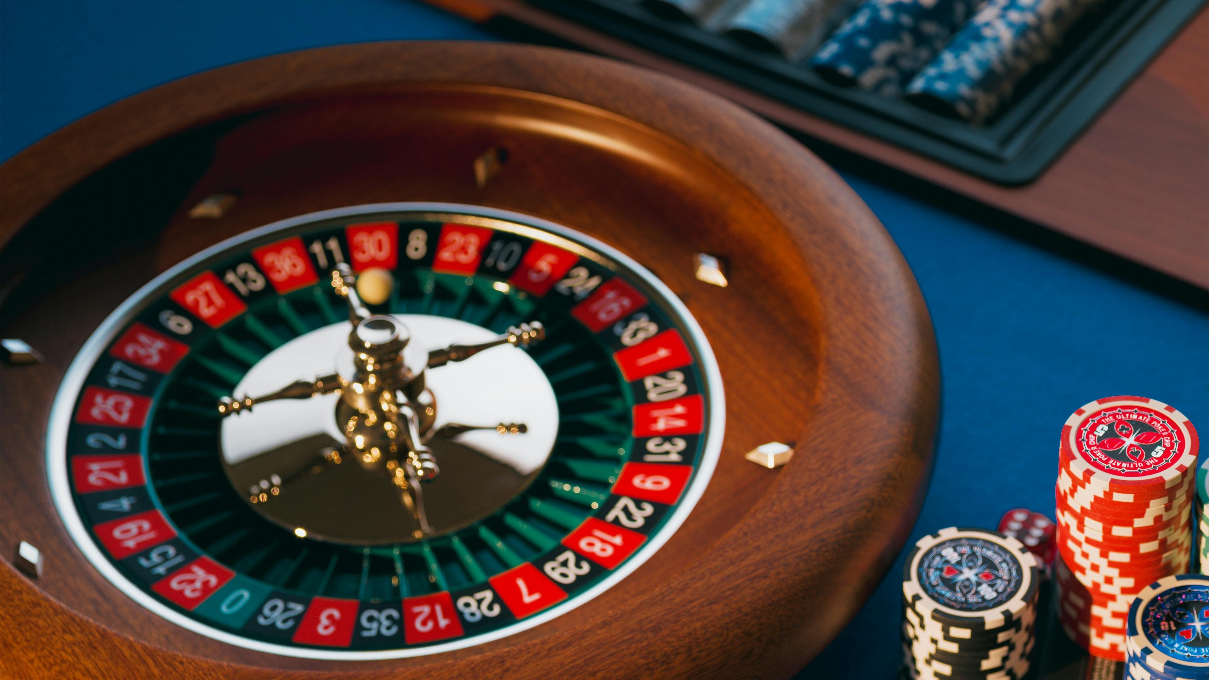 Dasbor permainan dengan pilihan sepak bola, live dealer, dan slot di platform damai bet